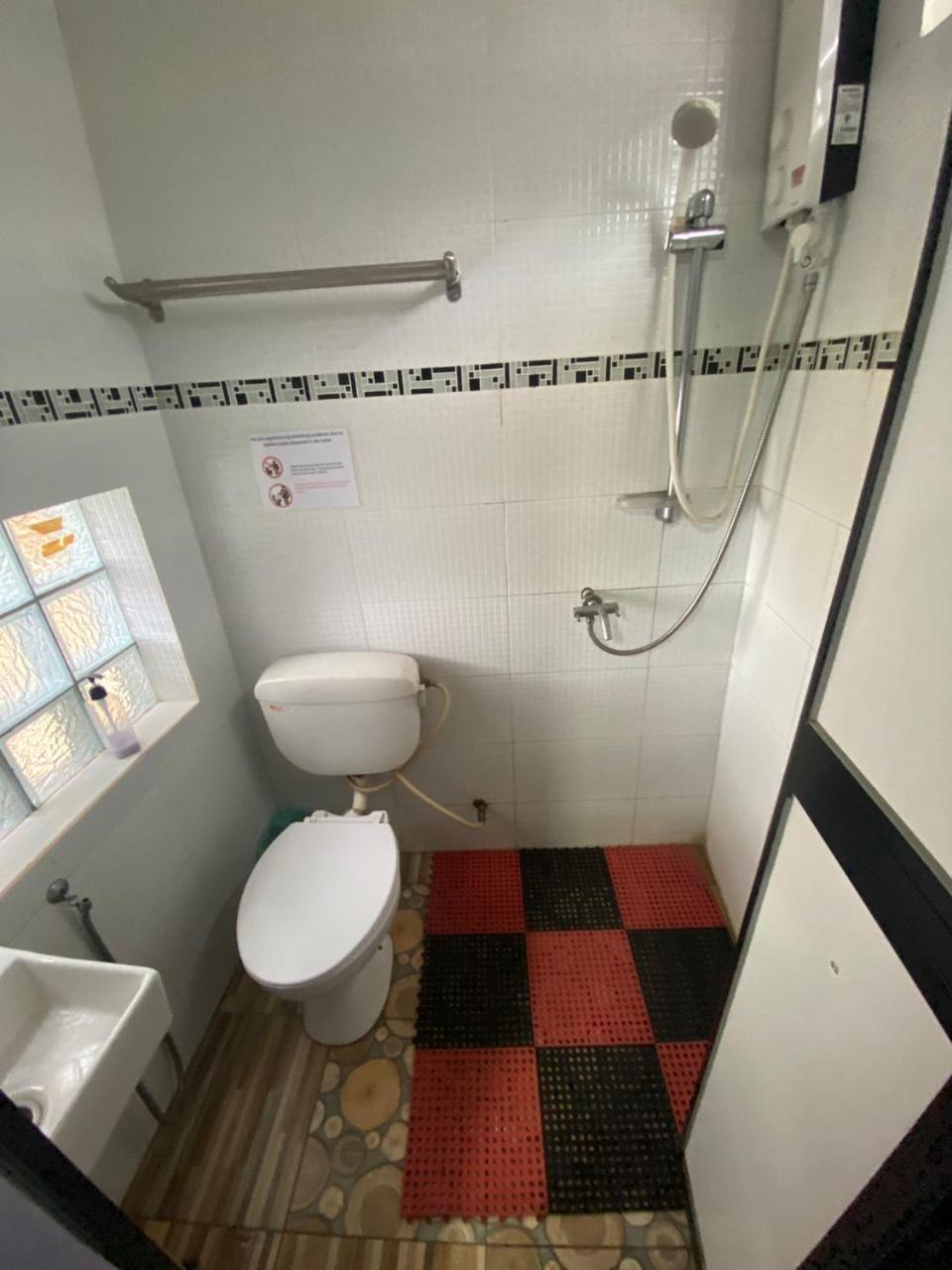 Merdeka Guest House 2 クチン エクステリア 写真