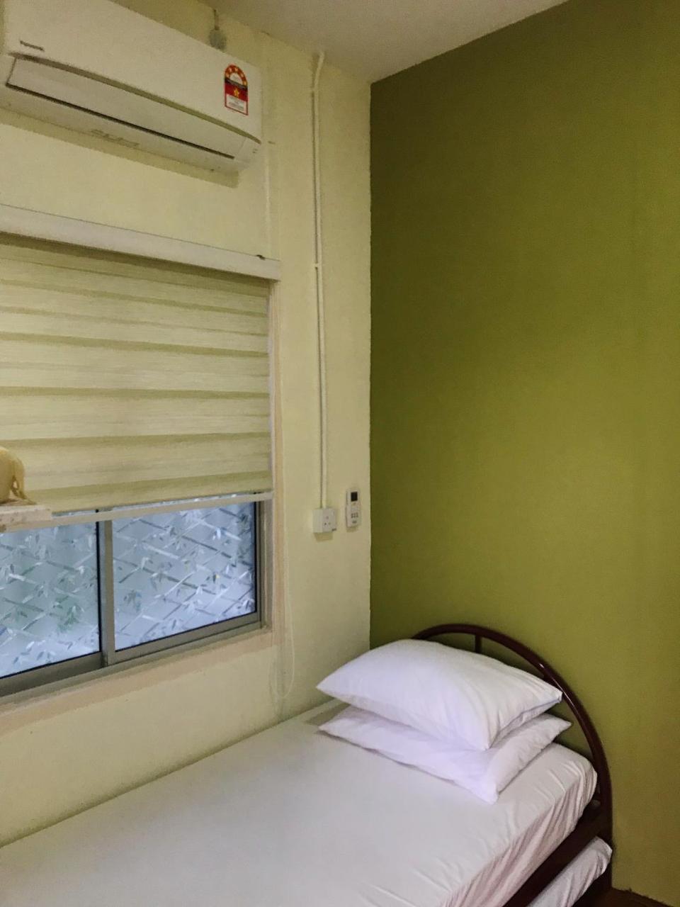 Merdeka Guest House 2 クチン エクステリア 写真