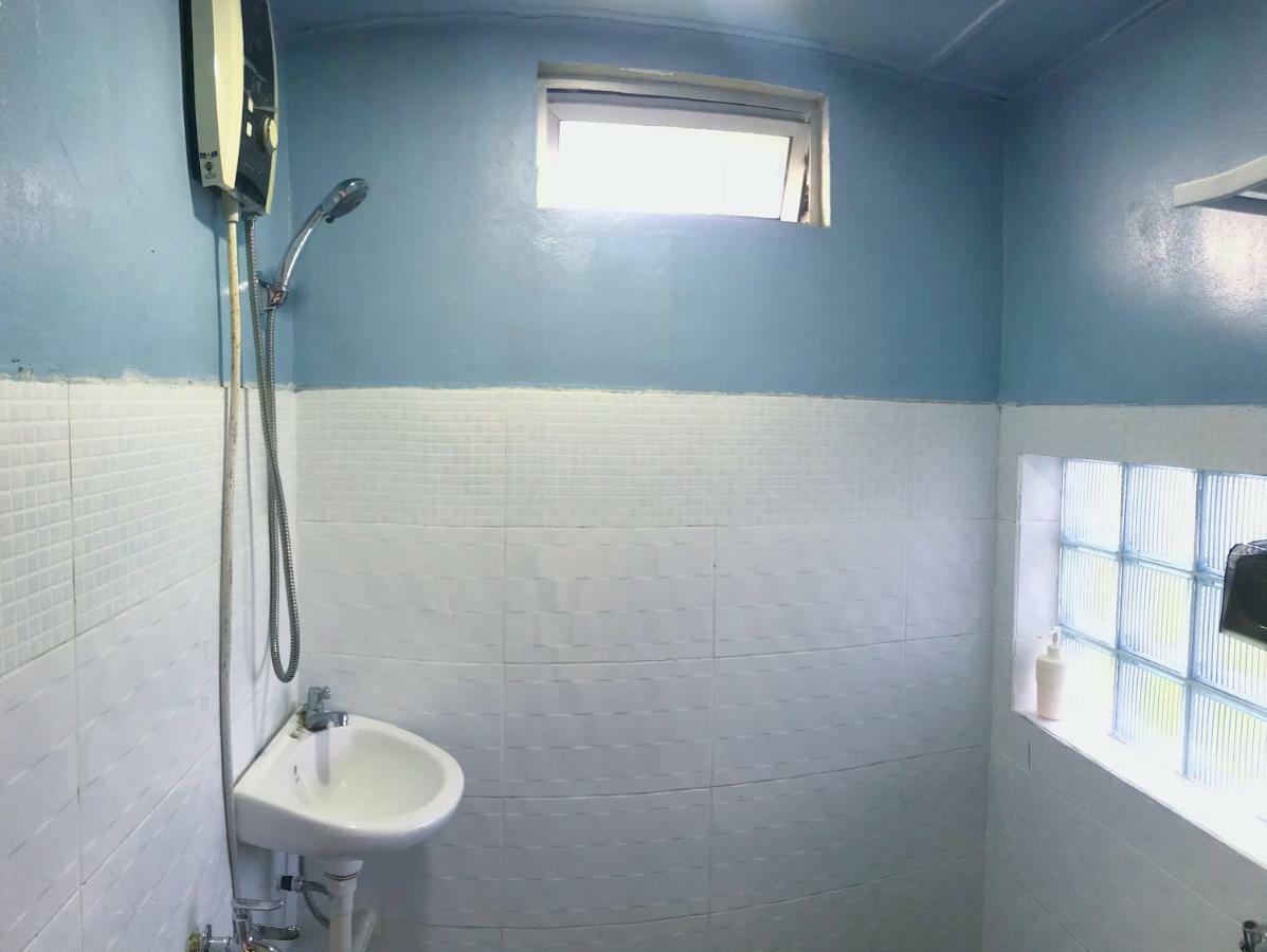 Merdeka Guest House 2 クチン エクステリア 写真